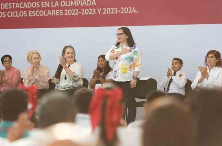 Reconocen a estudiantes