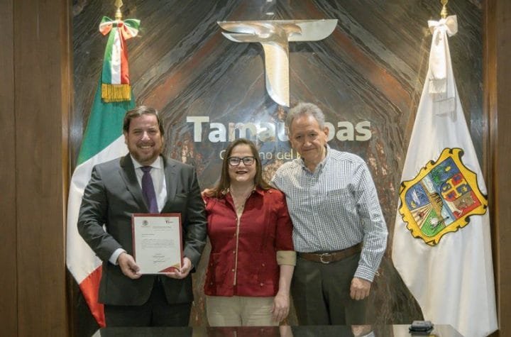 Entregan nombramiento a nuevo subsecretario de Planeación en Educación de Tamaulipas. 9 Entregan nombramiento a nuev