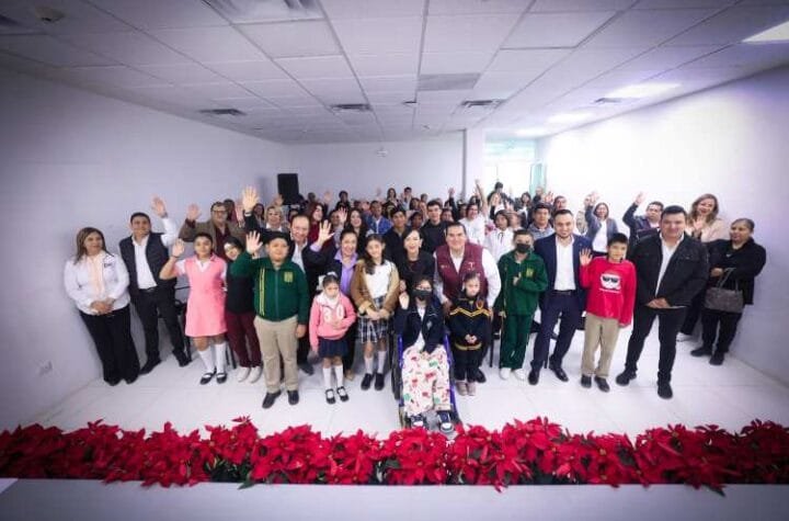 Entrega DIF Tamaulipas becas a