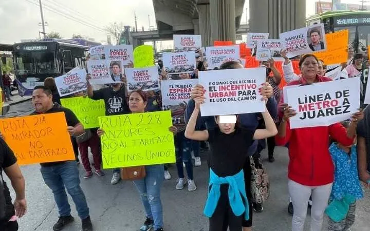 Protestan en Monterrey contra posible tarifazo al transporte público. 9 Protestan en Monterrey contra pos