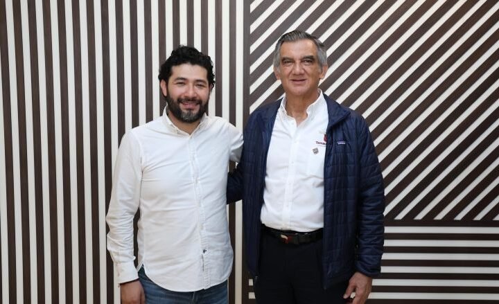 Continua Americo Villarreal gira po