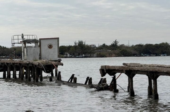 Fuerte oleaje destroza muelle en Ciudad Madero 3 Fuerte oleaje provoca derrumbe d