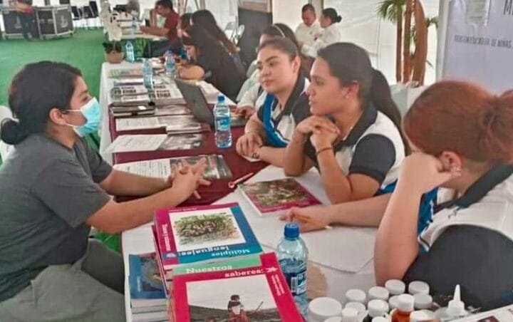 Atiende SET en materia educativa a