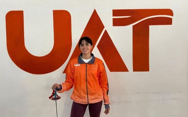 La esgrimista de la UAT Regin