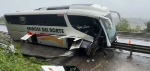 Aparatoso choque de autobús en el norte de Veracruz 38 Aparatoso choque de autobus en la autopista Tihuatlan Totomoxtle