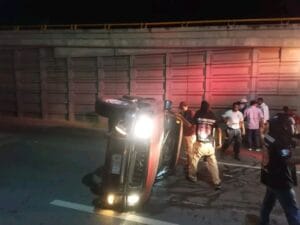 Vuelca camioneta en Altamira