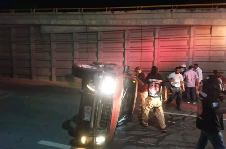Vuelca camioneta en Altamira