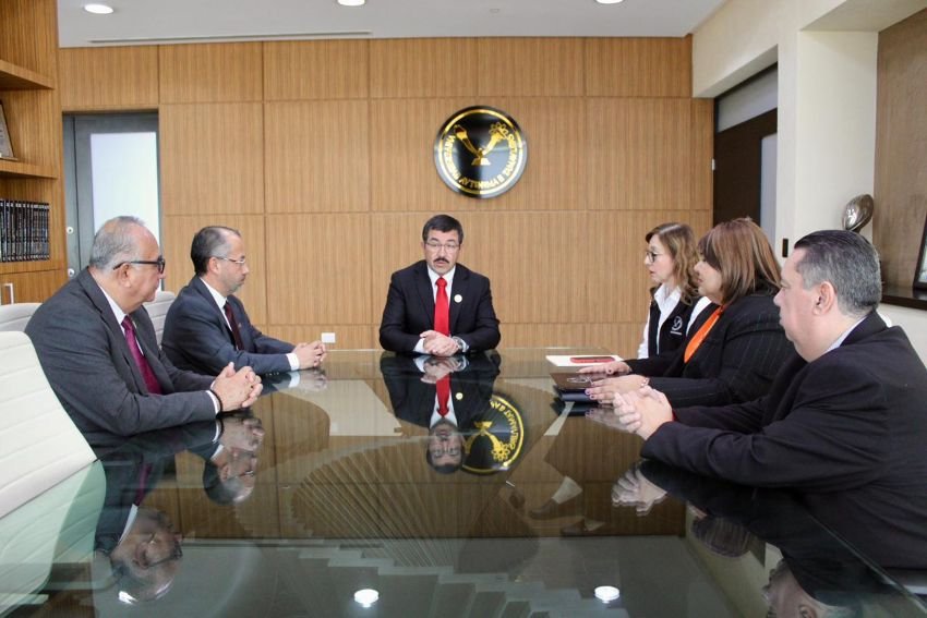 El Rector Damaso Anaya fortalece su gabinete