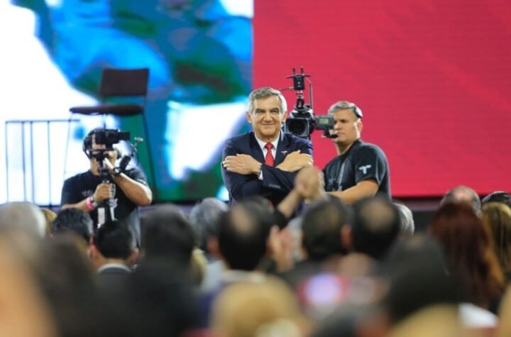 El gobernador Americo Villarreal rendira su