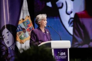 Maria de Villarreal llama a construir u