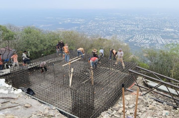 2 Avanza construccion de asta