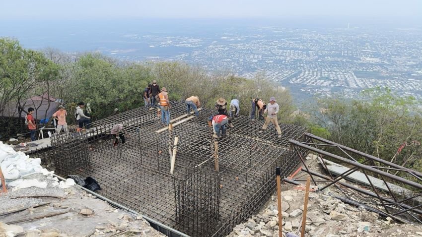 2 Avanza construccion de asta