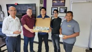 Contribuyen egresados de la UPV a la formación técnica mediante donación de material electroneumático 4 5 Contribuyen egresados de la UPV a