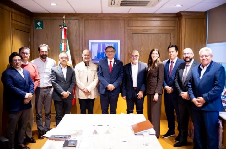 6 Gestiona Americo ante la SICT impulso a infraest