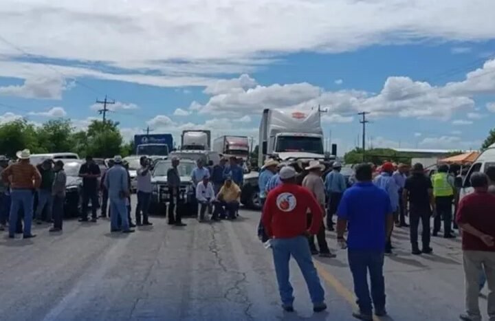 Productores mantienen bloqueos en San Fernando