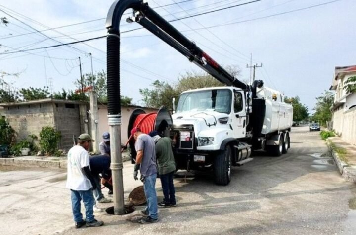Refuerza SRHDS operación de redes hidrosanitarias con acciones de desazolve y mantenimiento 3 5 Refuerza SRHDS operacion de re