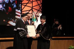 Confiere la UAT Doctorado Honoris Causa al secretario de Salud federal David Kershenobich 2 Confiere la UAT Doctorado Honor