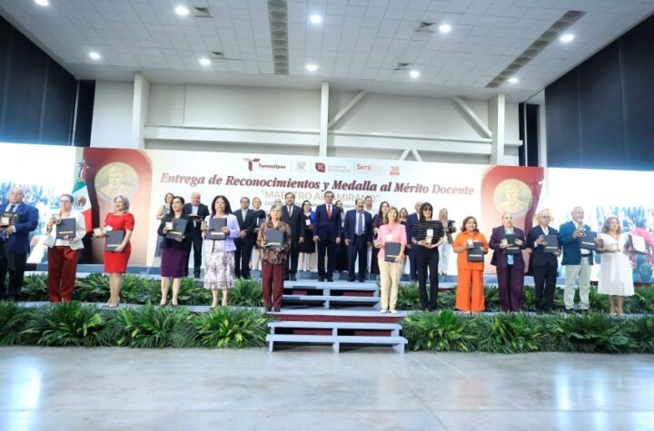 Las y los maestros son el corazon