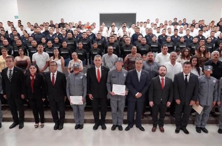 Egresa nuevo grupo de Policías Penitenciarios del Curso de Formación Inicial 2 2 Egresa nuevo grupo de Policias Penite