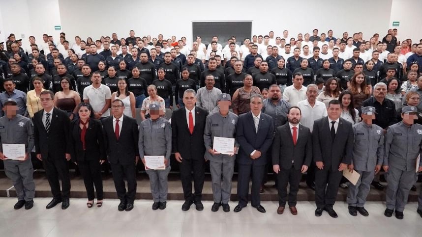 2 Egresa nuevo grupo de Policias Penite