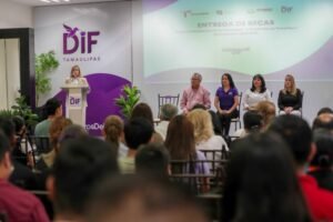 Entrega DIF Tamaulipas las becas