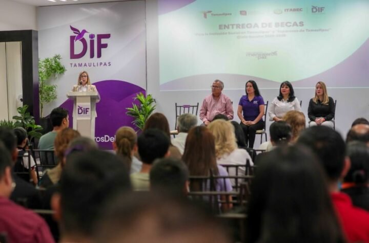 Entrega DIF Tamaulipas las becas