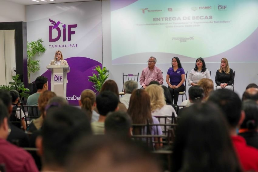 Entrega DIF Tamaulipas las becas