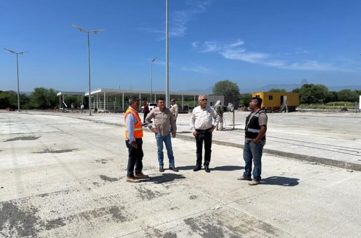 Supervisan avance de la Est