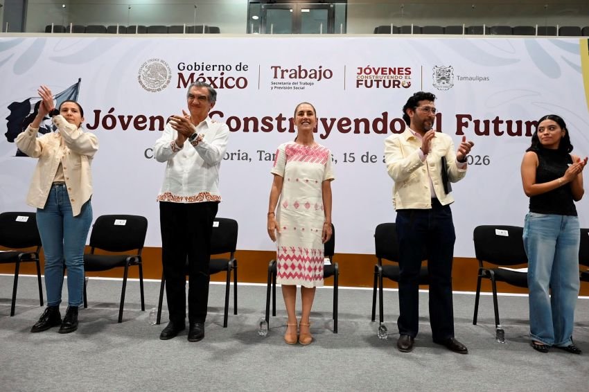 Se reune Claudia Sheinbau